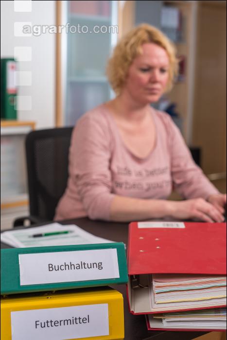Im Büro 112