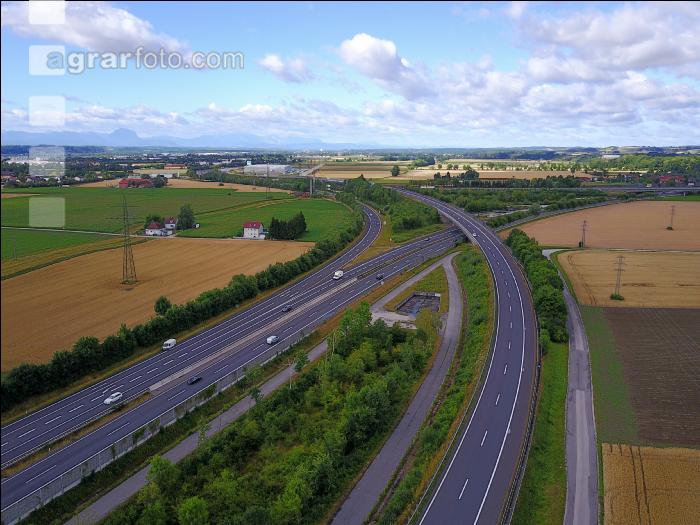 Autobahn zerteilt Kulturland 3