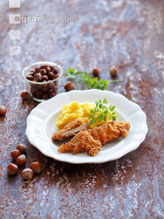 Schnitzel mit Haselnuspanier 1