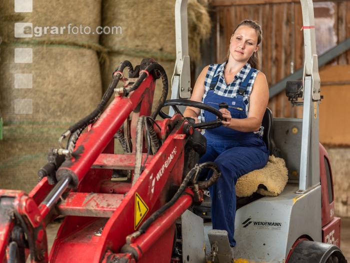 Landwirtin am Hoflader 6