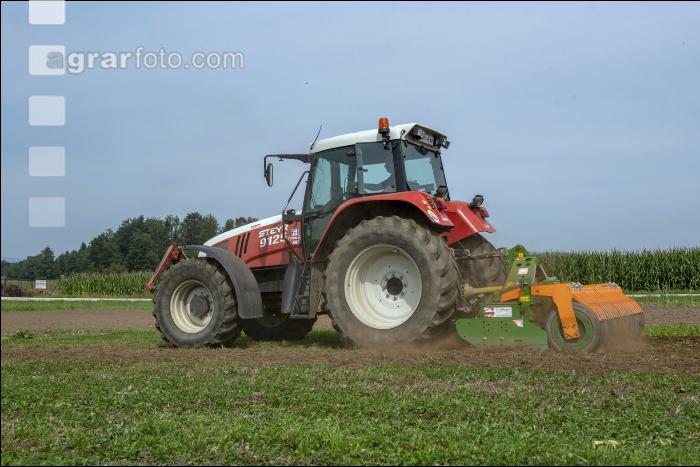 Engerlingswiese Kreiselgrubber 15