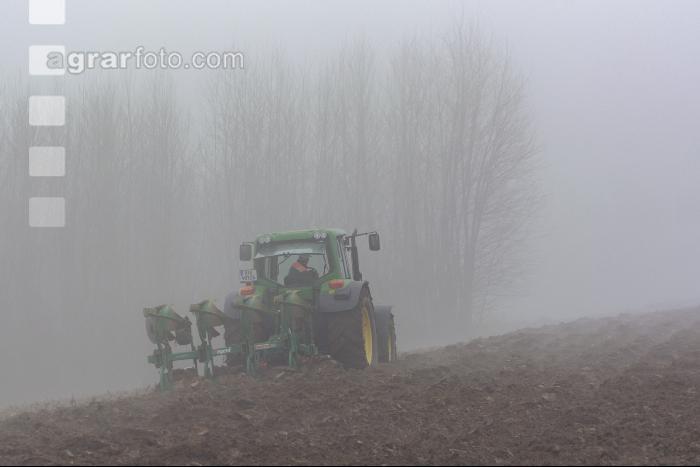 Herbstfurche dichter Nebel 1