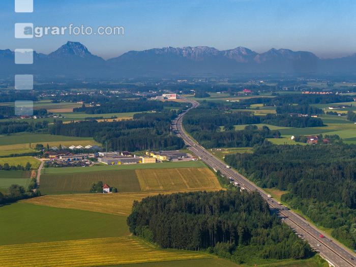 Autobahn im Kulturland