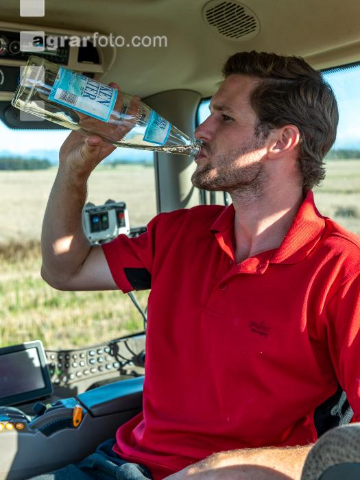 Landwirt am Traktor 2