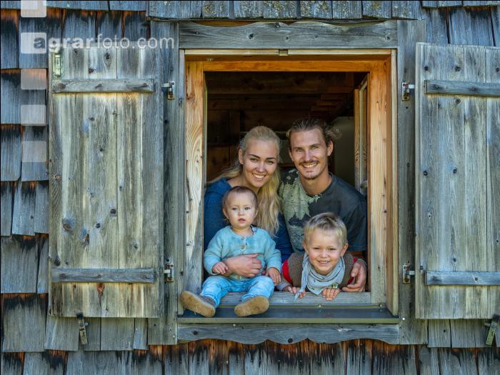 Junge Bauernfamilie 13