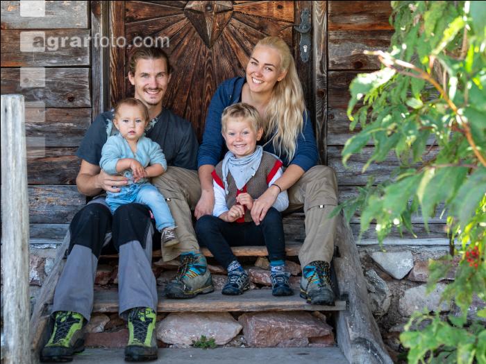 Junge Bauernfamilie 11
