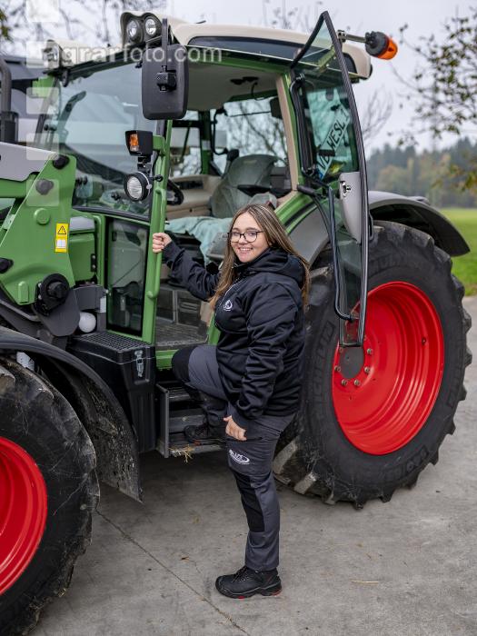 Junge Landwirte am Traktor 3
