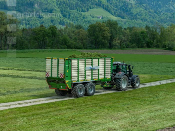 Grassilage Ladewagen 23